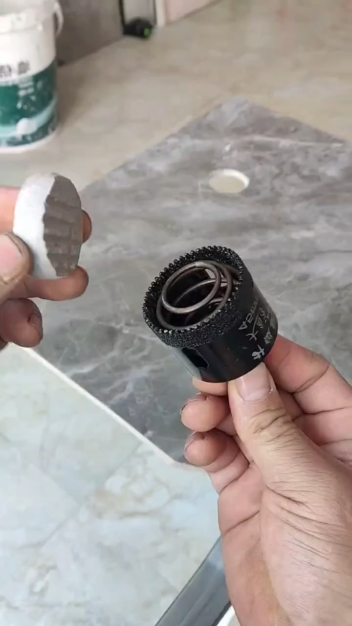 瓷砖墙打孔技巧(瓷砖墙面打孔注意事项)